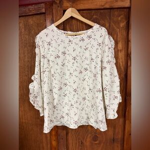 SHEIN Cream Floral Blouse with Ruffle Sleeves